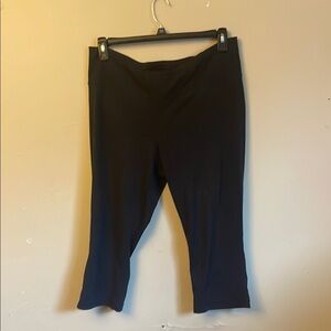 Athletic Works Black Capris (Bin X)​